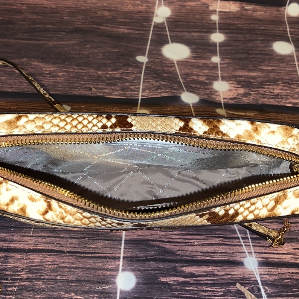 🌺 MICHAEL KORS 🌺 LARGE EW STRAW PYTHON CAPSULE - Picture 5 of 8